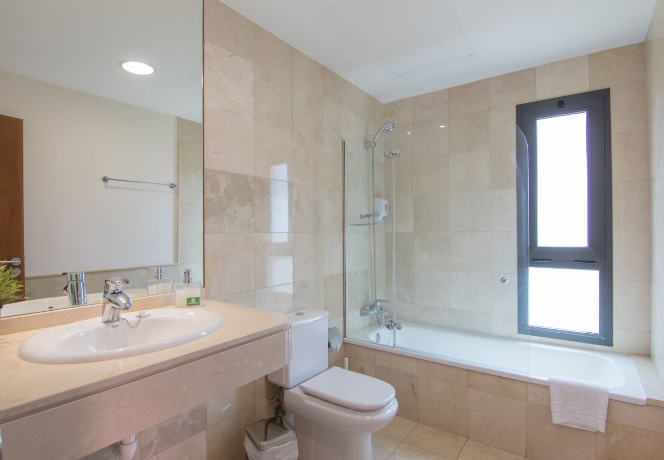 Villa in San Bartolomé de Tirajana - HomeForGuest Salobre Golf Villa, pool, wifi, stunning views