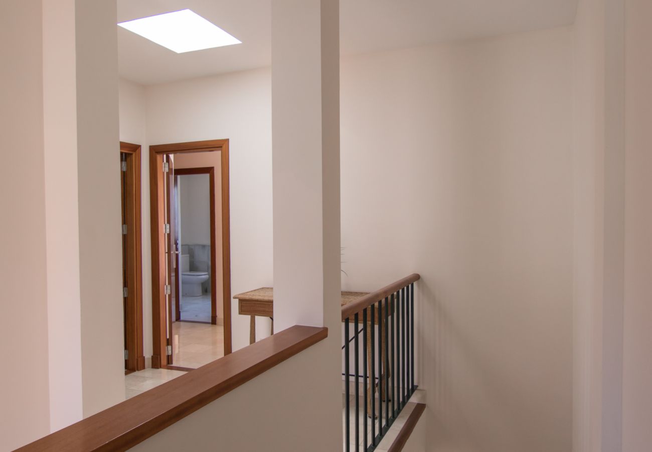 Villa in San Bartolomé de Tirajana - HomeForGuest Salobre Golf Villa, pool, wifi, stunning views