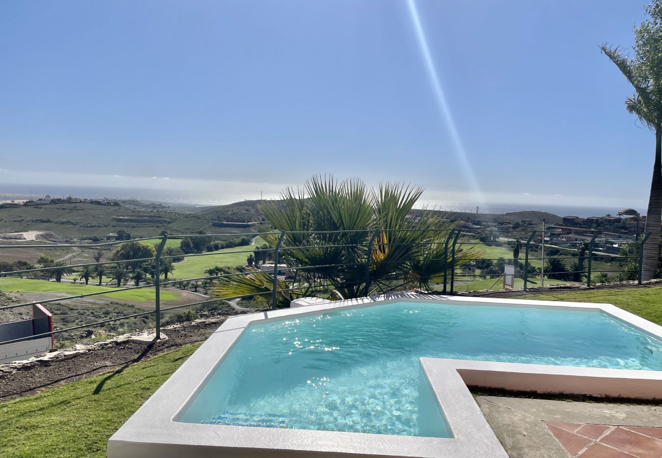 Villa in San Bartolomé de Tirajana - HomeForGuest Salobre Golf Villa, pool, wifi, stunning views