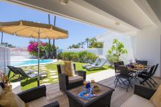 Villa in San Bartolomé de Tirajana - HomeForGuest Villa in Pasito Blanco, 8pax, BBQ, POOL, WIFI