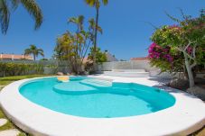 Villa in San Bartolomé de Tirajana - HomeForGuest Villa in Pasito Blanco, 8pax, BBQ, POOL, WIFI