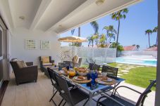 Villa in San Bartolomé de Tirajana - HomeForGuest Villa in Pasito Blanco, 8pax, BBQ, POOL, WIFI