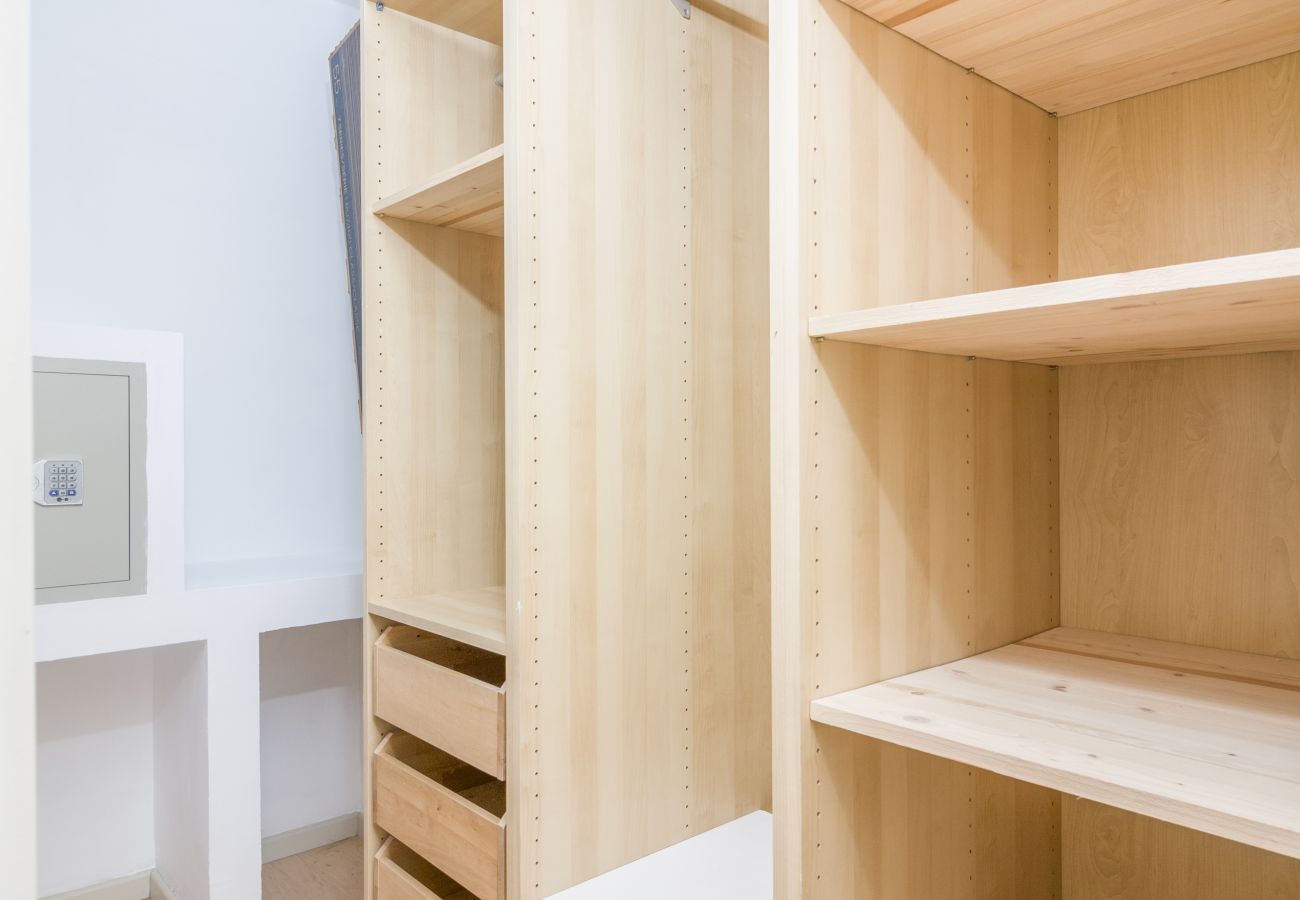 Apartment in Santa Cruz de Tenerife - HomeForGuest Design Attic Apartment, FREE parking