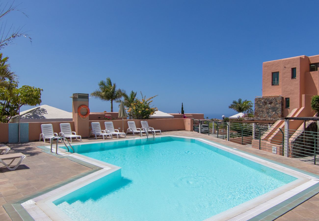 Villa in San Bartolomé de Tirajana - HomeForGuest Salobre Villa, 5PAX, WIFI, POOL, GREAT VIEWS