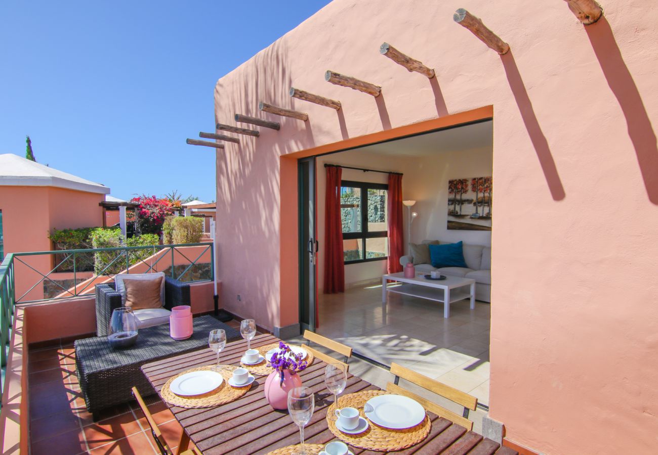 Villa in San Bartolomé de Tirajana - HomeForGuest Salobre Villa, 5PAX, WIFI, POOL, GREAT VIEWS