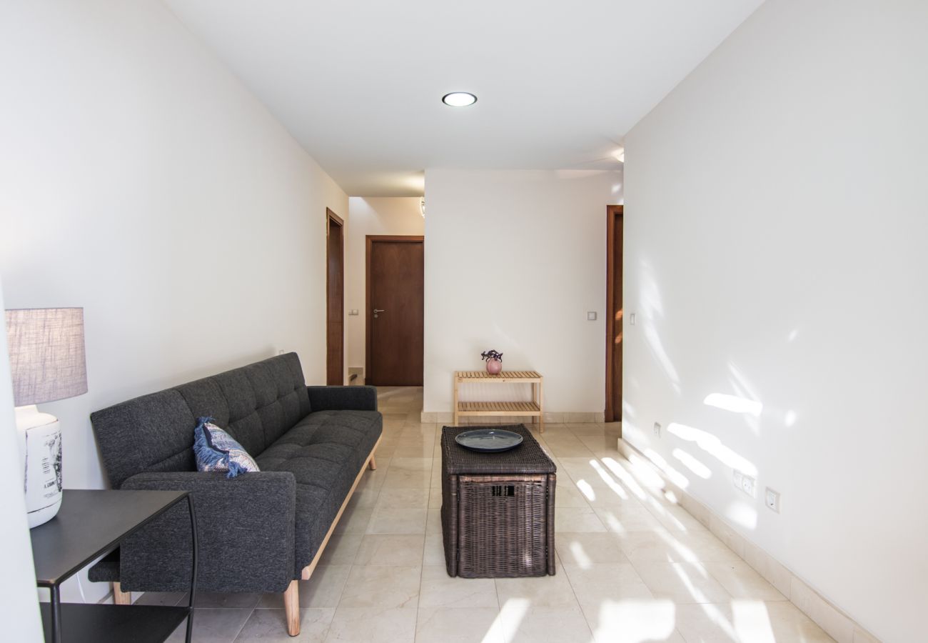 Villa in San Bartolomé de Tirajana - HomeForGuest Salobre Villa, 5PAX, WIFI, POOL, GREAT VIEWS