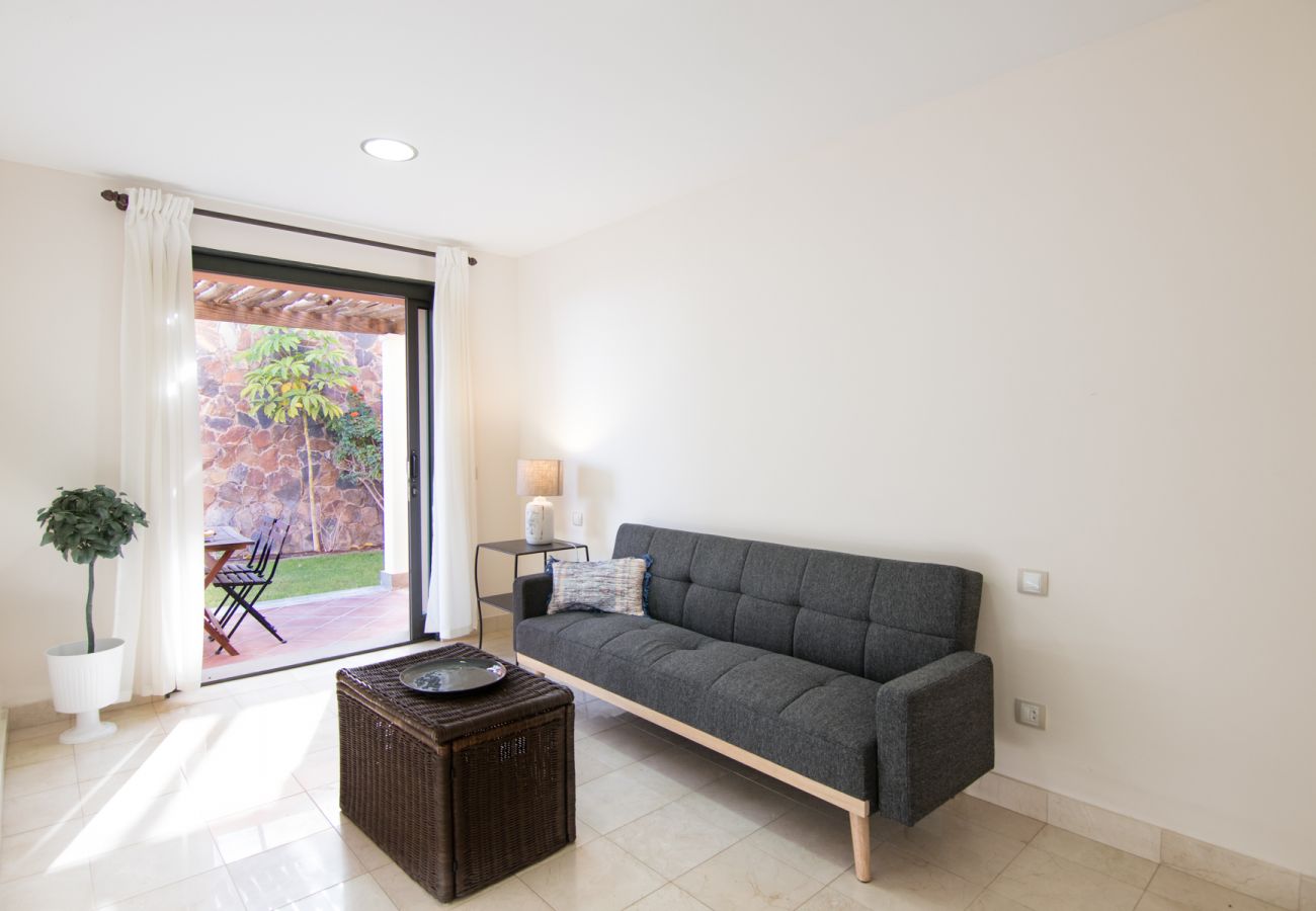 Villa in San Bartolomé de Tirajana - HomeForGuest Salobre Villa, 5PAX, WIFI, POOL, GREAT VIEWS