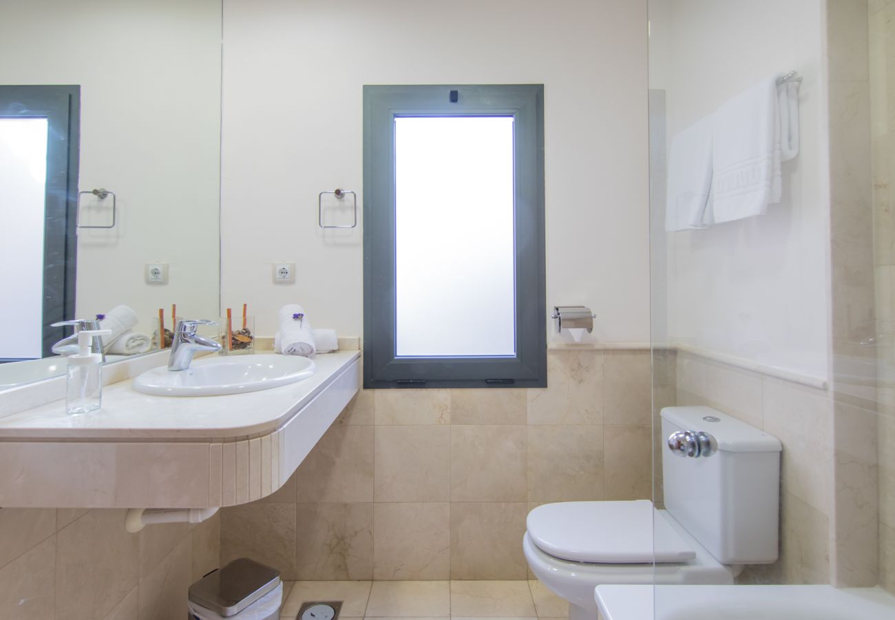 Villa in San Bartolomé de Tirajana - HomeForGuest Salobre Villa, 5PAX, WIFI, POOL, GREAT VIEWS