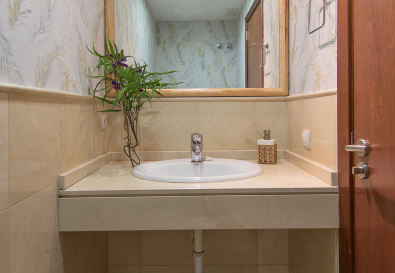 Villa in San Bartolomé de Tirajana - HomeForGuest Salobre Villa, 5PAX, WIFI, POOL, GREAT VIEWS