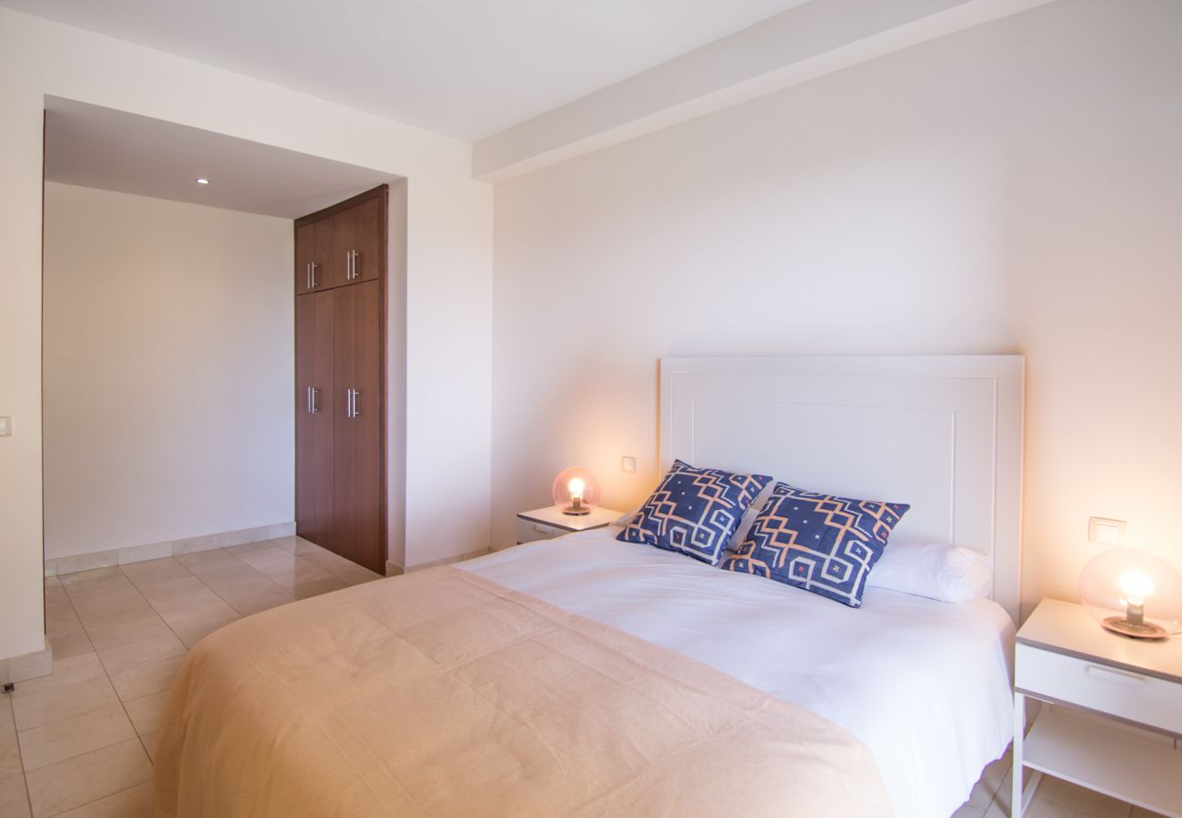 Villa in San Bartolomé de Tirajana - HomeForGuest Salobre Villa, 5PAX, WIFI, POOL, GREAT VIEWS