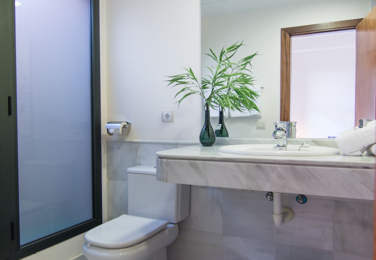 Villa in San Bartolomé de Tirajana - HomeForGuest Salobre Villa, 5PAX, WIFI, POOL, GREAT VIEWS