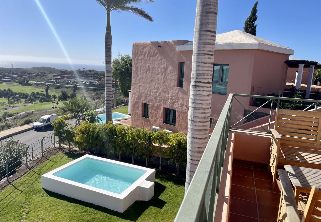 Villa in San Bartolomé de Tirajana - HomeForGuest Salobre Villa, 5PAX, WIFI, POOL, GREAT VIEWS