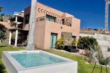 Villa in San Bartolomé de Tirajana - HomeForGuest Salobre Villa, 5PAX, WIFI, POOL, GREAT VIEWS