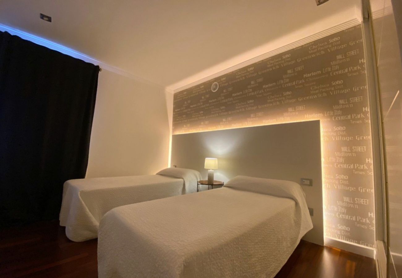 Villa in Playa Blanca - Villa Julia Stylish bedroom twin beds led lights holiday villa
