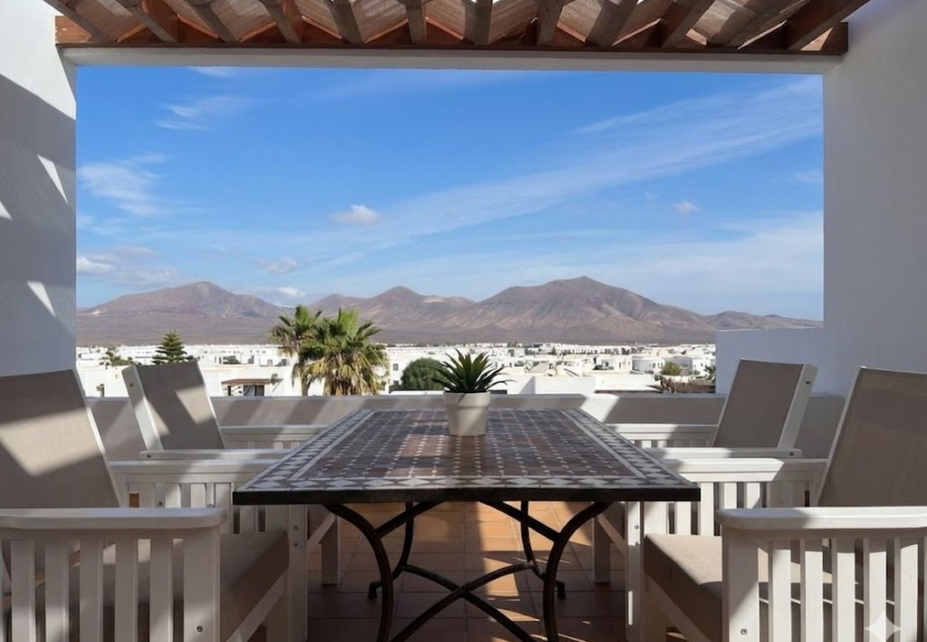 Table on the terrace with landscape views at Villa Zaida