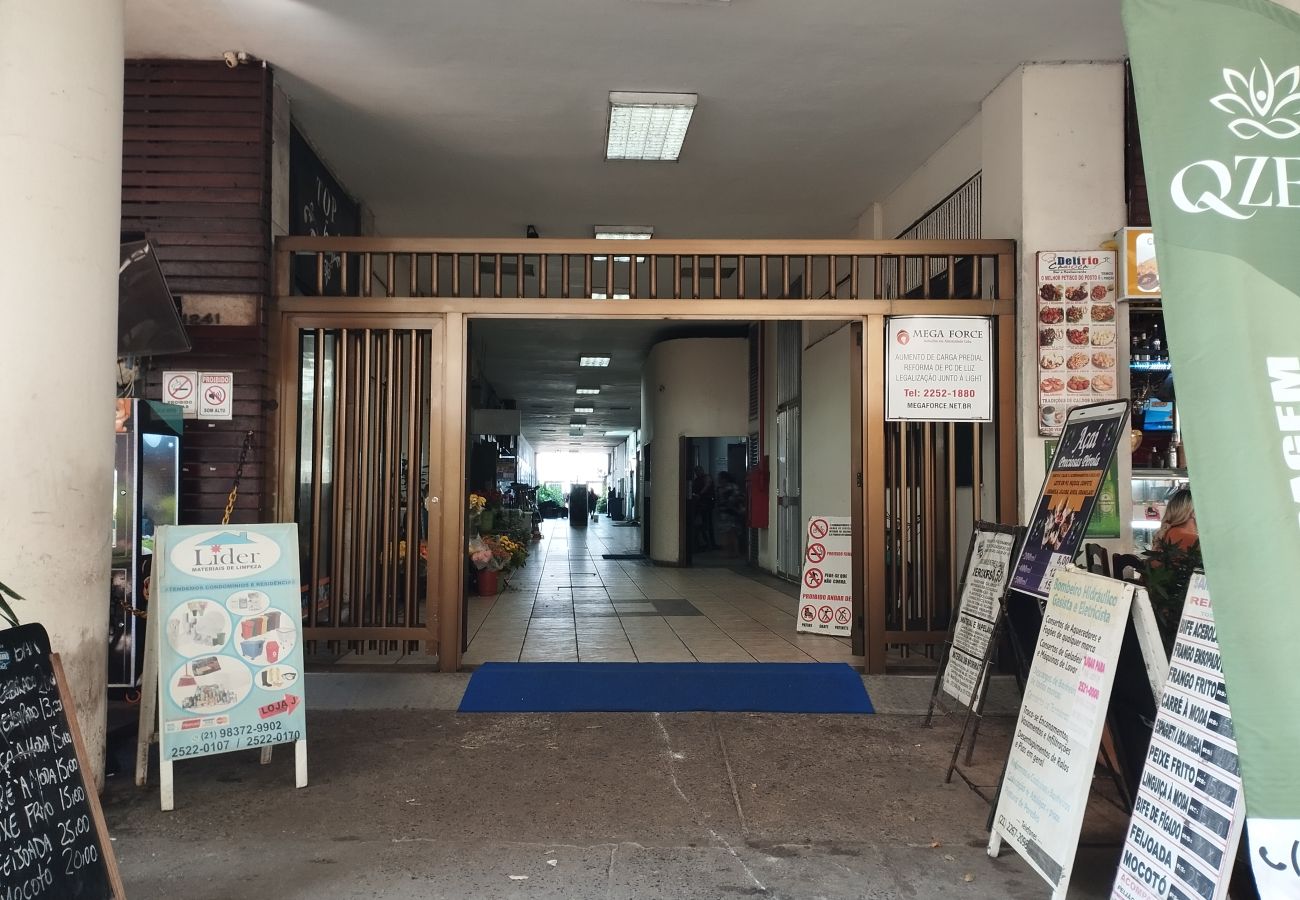 Studio in Rio de Janeiro - 1 minute from Copacabana beach | A923