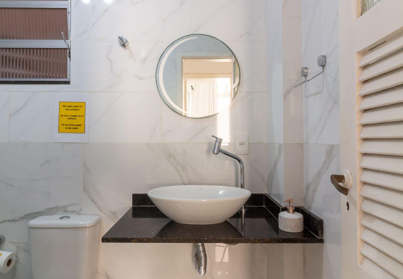 Apartment in Rio de Janeiro - Flat in Copacabana 4 minutes from the beach | SF704 