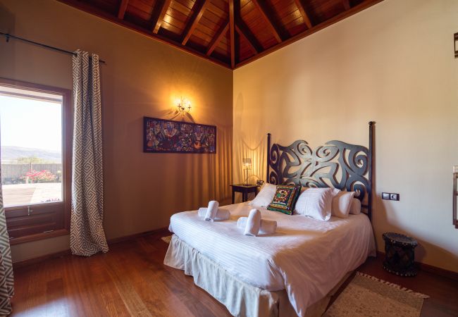 Villa in Antigua - Fuerteventura - HomeForGuest Casa Altanntes: Heated Pool, 4000m² garden - HomeForGuest  Villa in Antigua - Fuerteventura - HomeForGuest Casa Altanntes: Heated Pool, 4000m² garden - HomeForGuest