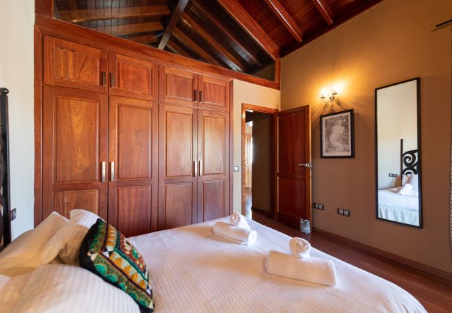 Villa in Antigua - Fuerteventura - HomeForGuest Casa Altanntes: Heated Pool, 4000m² garden - HomeForGuest  Villa in Antigua - Fuerteventura - HomeForGuest Casa Altanntes: Heated Pool, 4000m² garden - HomeForGuest