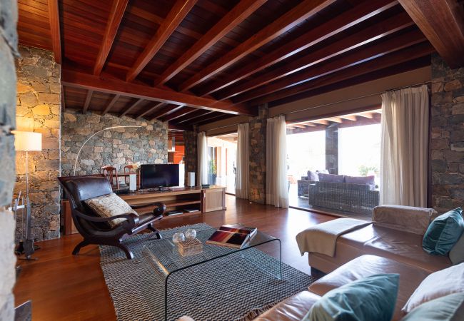 Villa in Antigua - Fuerteventura - HomeForGuest Casa Altanntes: Heated Pool, 4000m² garden - HomeForGuest  Villa in Antigua - Fuerteventura - HomeForGuest Casa Altanntes: Heated Pool, 4000m² garden - HomeForGuest