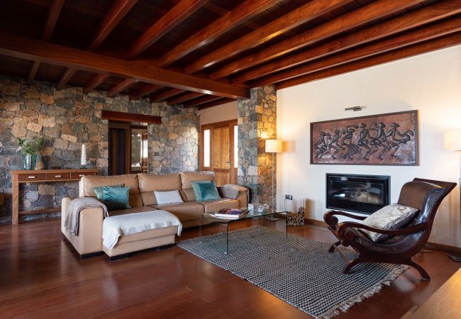 Villa in Antigua - Fuerteventura - HomeForGuest Casa Altanntes: Heated Pool, 4000m² garden - HomeForGuest  Villa in Antigua - Fuerteventura - HomeForGuest Casa Altanntes: Heated Pool, 4000m² garden - HomeForGuest