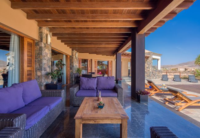 Villa in Antigua - Fuerteventura - HomeForGuest Casa Altanntes: Heated Pool, 4000m² garden - HomeForGuest  Villa in Antigua - Fuerteventura - HomeForGuest Casa Altanntes: Heated Pool, 4000m² garden - HomeForGuest