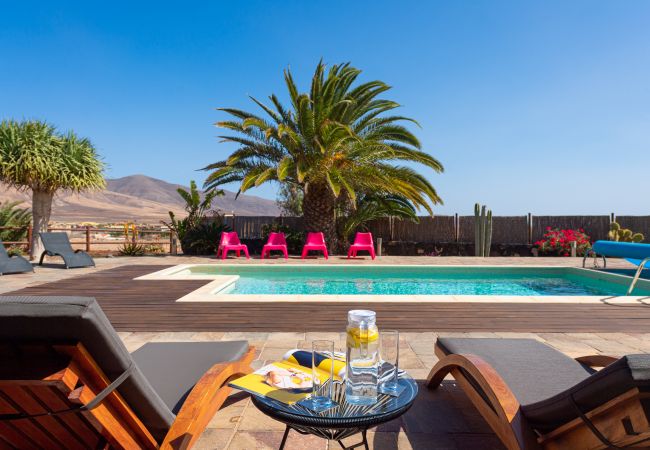 Villa in Antigua - Fuerteventura - HomeForGuest Casa Altanntes: Heated Pool, 4000m² garden - HomeForGuest  Villa in Antigua - Fuerteventura - HomeForGuest Casa Altanntes: Heated Pool, 4000m² garden - HomeForGuest