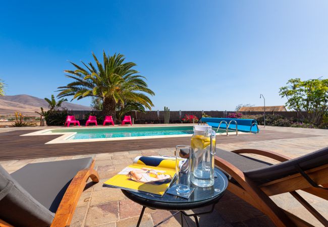 Villa in Antigua - Fuerteventura - HomeForGuest Casa Altanntes: Heated Pool, 4000m² garden - HomeForGuest  Villa in Antigua - Fuerteventura - HomeForGuest Casa Altanntes: Heated Pool, 4000m² garden - HomeForGuest