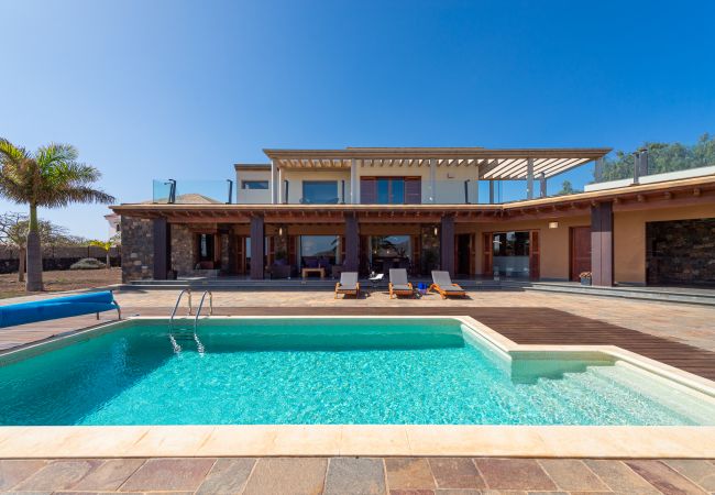 Villa in Antigua - Fuerteventura - HomeForGuest Casa Altanntes: Heated Pool, 4000m² garden - HomeForGuest  Villa in Antigua - Fuerteventura - HomeForGuest Casa Altanntes: Heated Pool, 4000m² garden - HomeForGuest