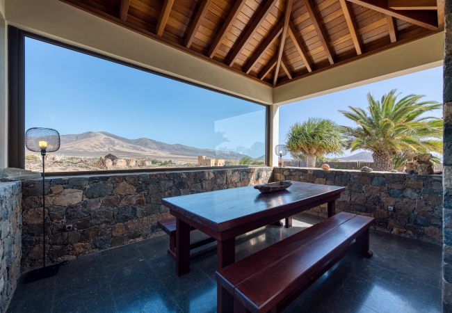 Villa in Antigua - Fuerteventura - HomeForGuest Casa Altanntes: Heated Pool, 4000m² garden - HomeForGuest  Villa in Antigua - Fuerteventura - HomeForGuest Casa Altanntes: Heated Pool, 4000m² garden - HomeForGuest