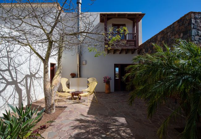 Villa in Antigua - Fuerteventura - HomeForGuest Casa Altanntes: Heated Pool, 4000m² garden - HomeForGuest  Villa in Antigua - Fuerteventura - HomeForGuest Casa Altanntes: Heated Pool, 4000m² garden - HomeForGuest