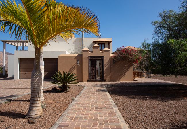 Villa in Antigua - Fuerteventura - HomeForGuest Casa Altanntes: Heated Pool, 4000m² garden - HomeForGuest  Villa in Antigua - Fuerteventura - HomeForGuest Casa Altanntes: Heated Pool, 4000m² garden - HomeForGuest