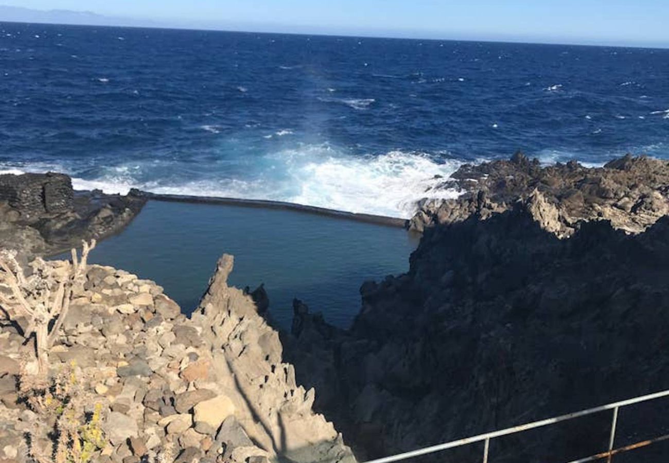 Apartment in Arico - HomeForGuest NextDoor Oasis: ocean front, terrace, natural pool- HomeForGuest