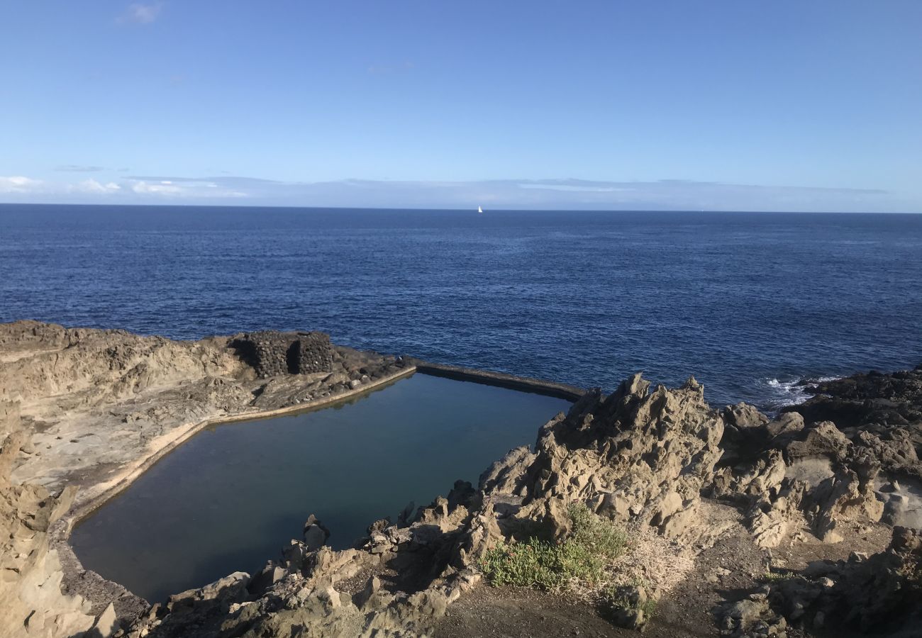 Apartment in Arico - HomeForGuest NextDoor Oasis: ocean front, terrace, natural pool- HomeForGuest