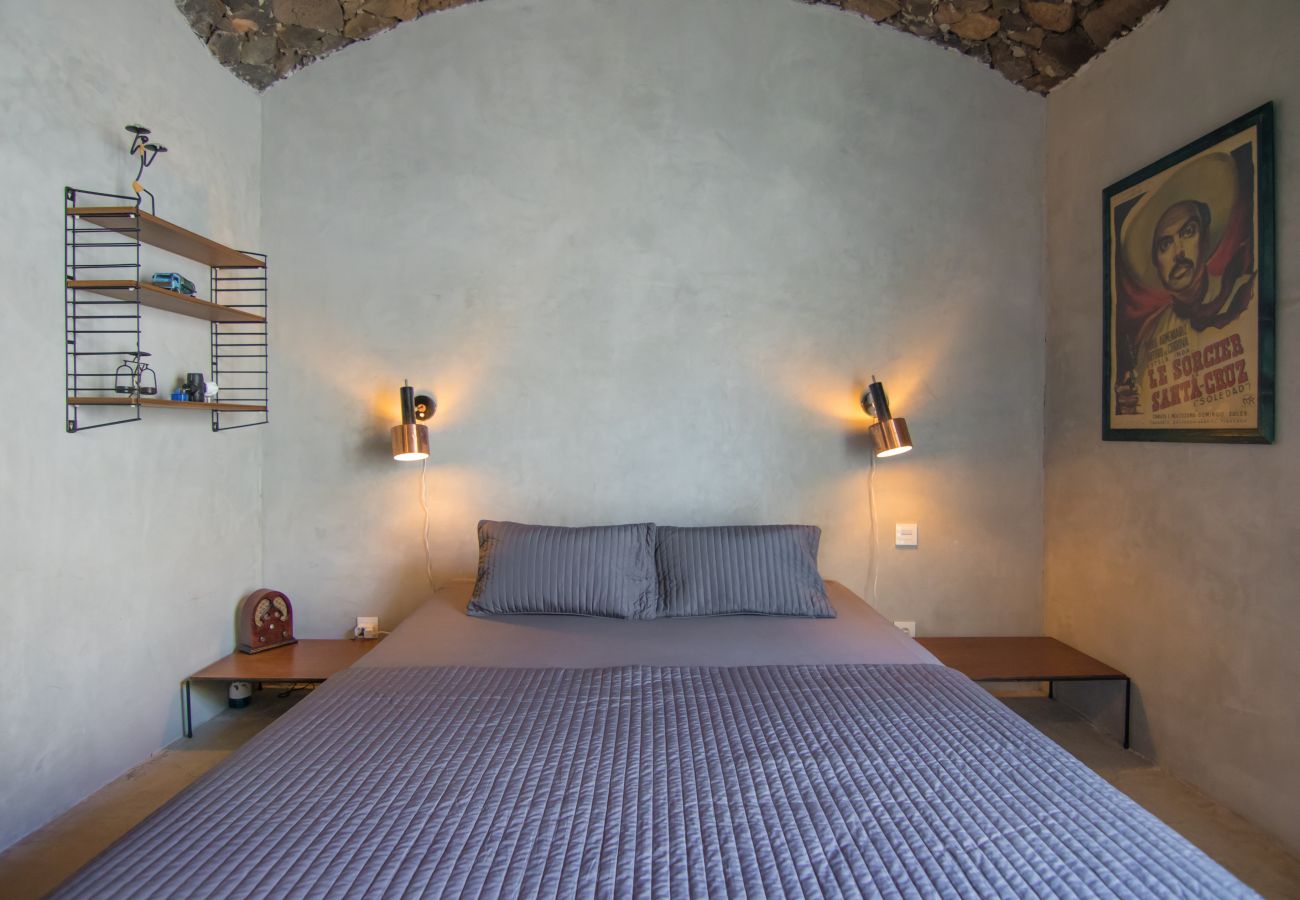 Apartment in Arico - HomeForGuest NextDoor Oasis: ocean front, terrace, natural pool- HomeForGuest