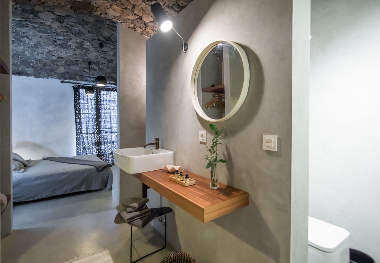 Apartment in Arico - HomeForGuest NextDoor Oasis: ocean front, terrace, natural pool- HomeForGuest