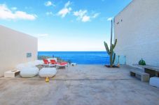 Apartment in Arico - HomeForGuest NextDoor Oasis: ocean front, terrace, natural pool- HomeForGuest