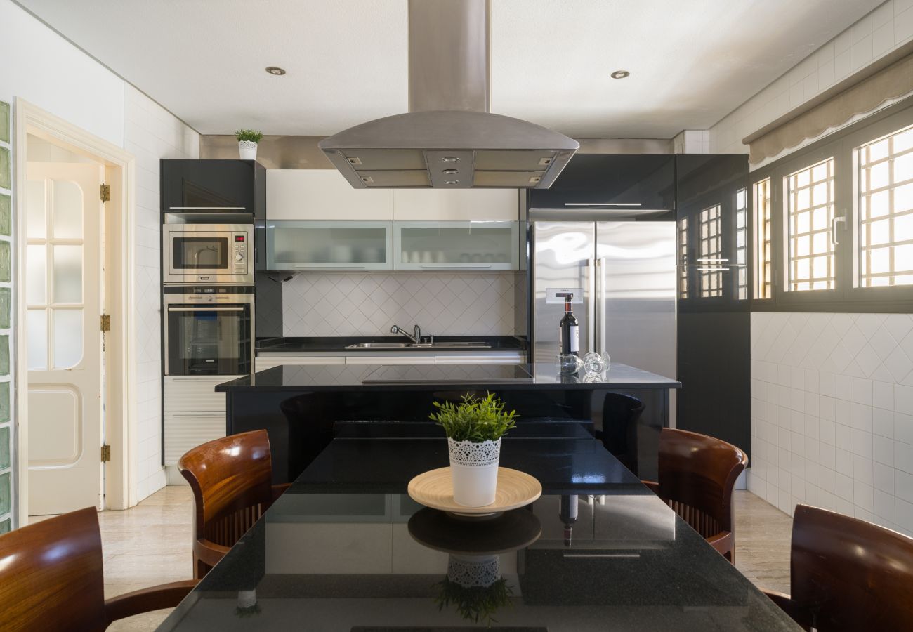 House in Las Palmas de Gran Canaria - Awesome beachfront terrace By CanariasGetaway 