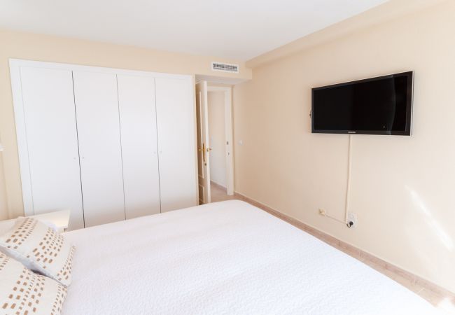 Apartment in Playa de Gandía - Refurbished, with AC, heating, Wifi, Frontline, terrace, International channels Apartment in Playa de Gandía - Refurbished, with AC, heating, Wifi, Frontline, terrace, International channels