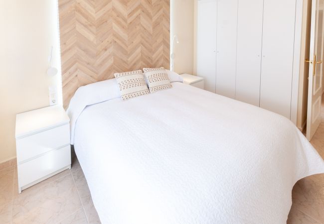 Apartment in Playa de Gandía - Refurbished, with AC, heating, Wifi, Frontline, terrace, International channels Apartment in Playa de Gandía - Refurbished, with AC, heating, Wifi, Frontline, terrace, International channels