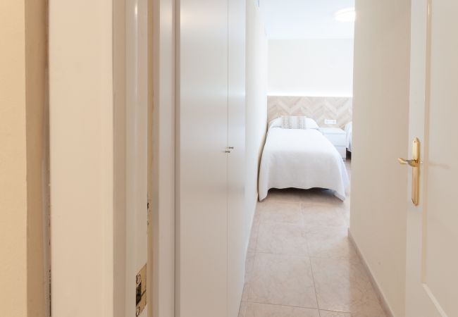 Apartment in Playa de Gandía - Refurbished, with AC, heating, Wifi, Frontline, terrace, International channels Apartment in Playa de Gandía - Refurbished, with AC, heating, Wifi, Frontline, terrace, International channels