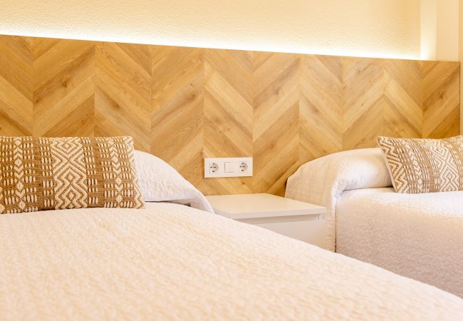 Apartment in Playa de Gandía - Refurbished, with AC, heating, Wifi, Frontline, terrace, International channels Apartment in Playa de Gandía - Refurbished, with AC, heating, Wifi, Frontline, terrace, International channels