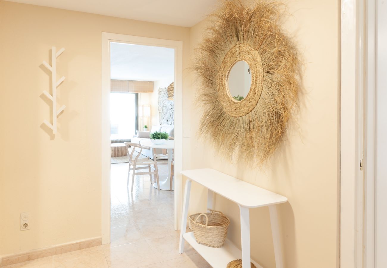 Apartment in Playa de Gandía - Refurbished, with AC, heating, Wifi, Frontline, terrace, International channels Apartment in Playa de Gandía - Refurbished, with AC, heating, Wifi, Frontline, terrace, International channels