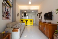 Apartment in Rio de Janeiro - 400 meters from Leme beach | PI401