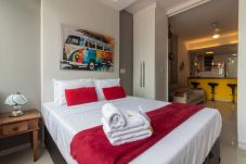 Apartment in Rio de Janeiro - 400 meters from Leme beach | PI401