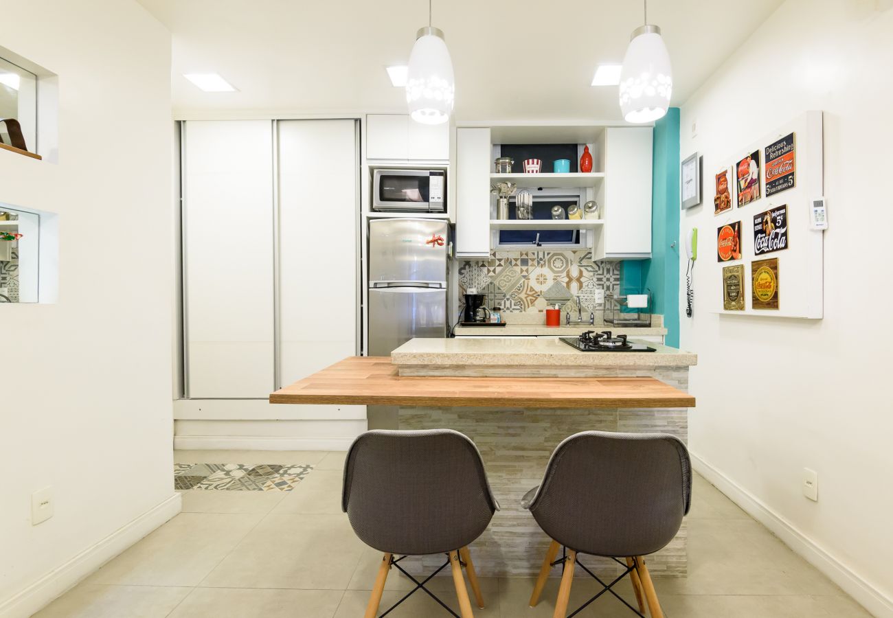 Apartment in Rio de Janeiro - Side sea view, 3min from the beach | PJ204