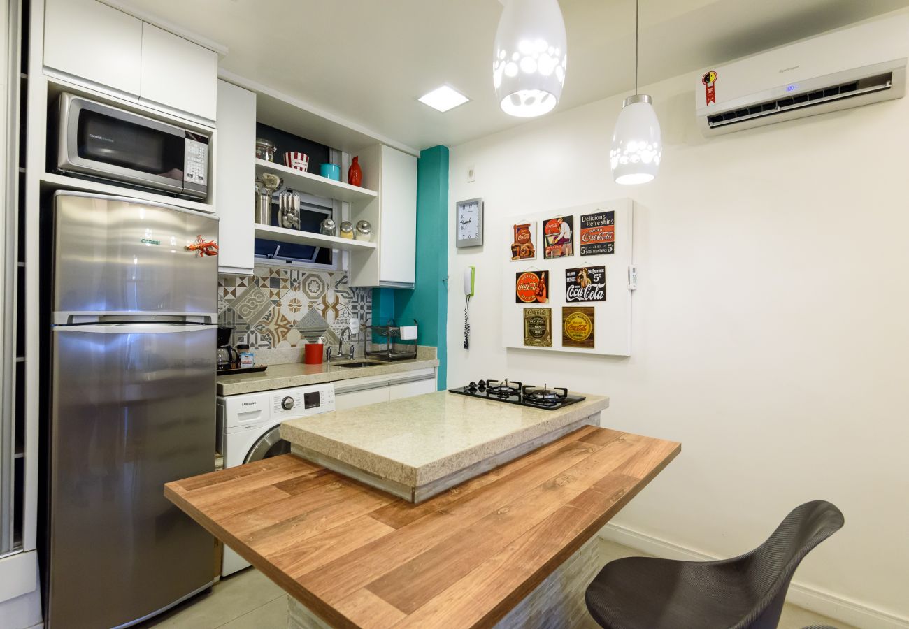 Apartment in Rio de Janeiro - Side sea view, 3min from the beach | PJ204