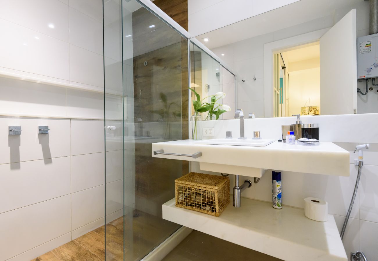 Apartment in Rio de Janeiro - Side sea view, 3min from the beach | PJ204