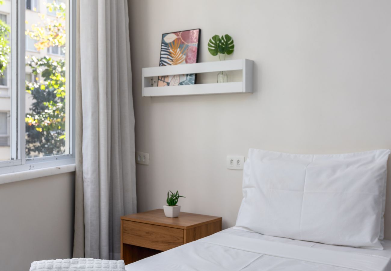 Apartment in Rio de Janeiro - 3 minutes from Copacabana beach | DF219