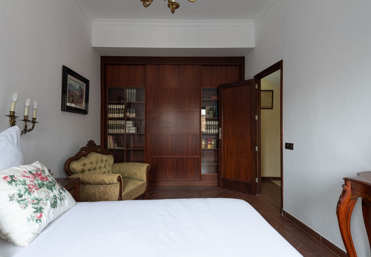 Apartment in Arucas - HomeForGuest NEW Duplex with Rooftop next to Arucas Cathedral